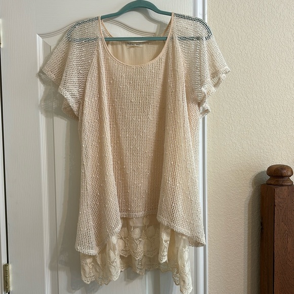 Sz L. Cream colored tunic with lining. - Picture 1 of 4